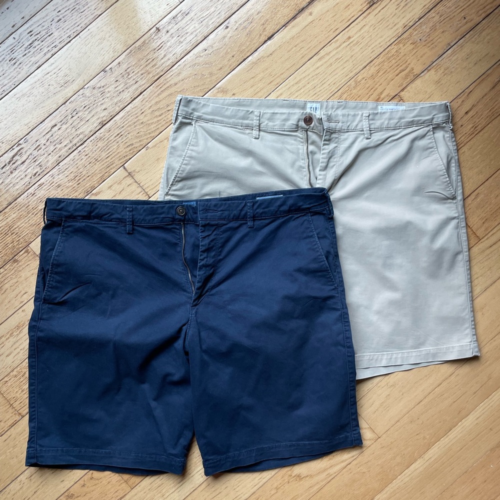 GAP Men's Classic Navy and Beige Khaki Shorts
